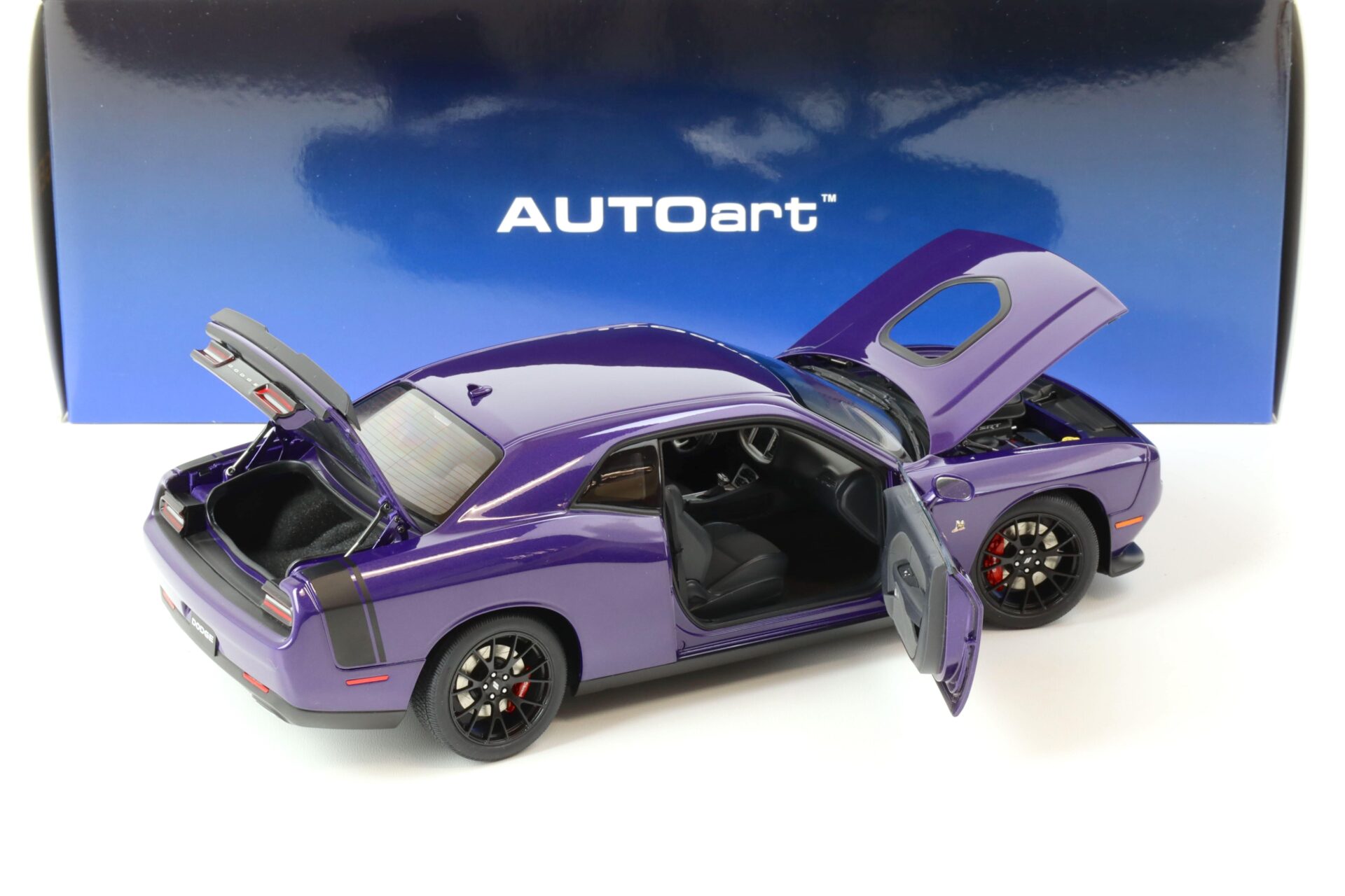 1:18 AUTOart Dodge Challenger 392 Hemi Scat Pack Shaker Plum Crazy Pearl Coat