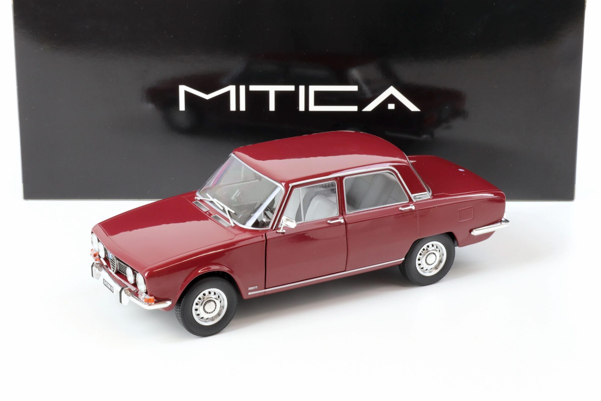ID 64853 orig.jpg 1:18 MITICA 1968 Alfa Romeo 1750 Berlina 1-Series Prugna 525 red