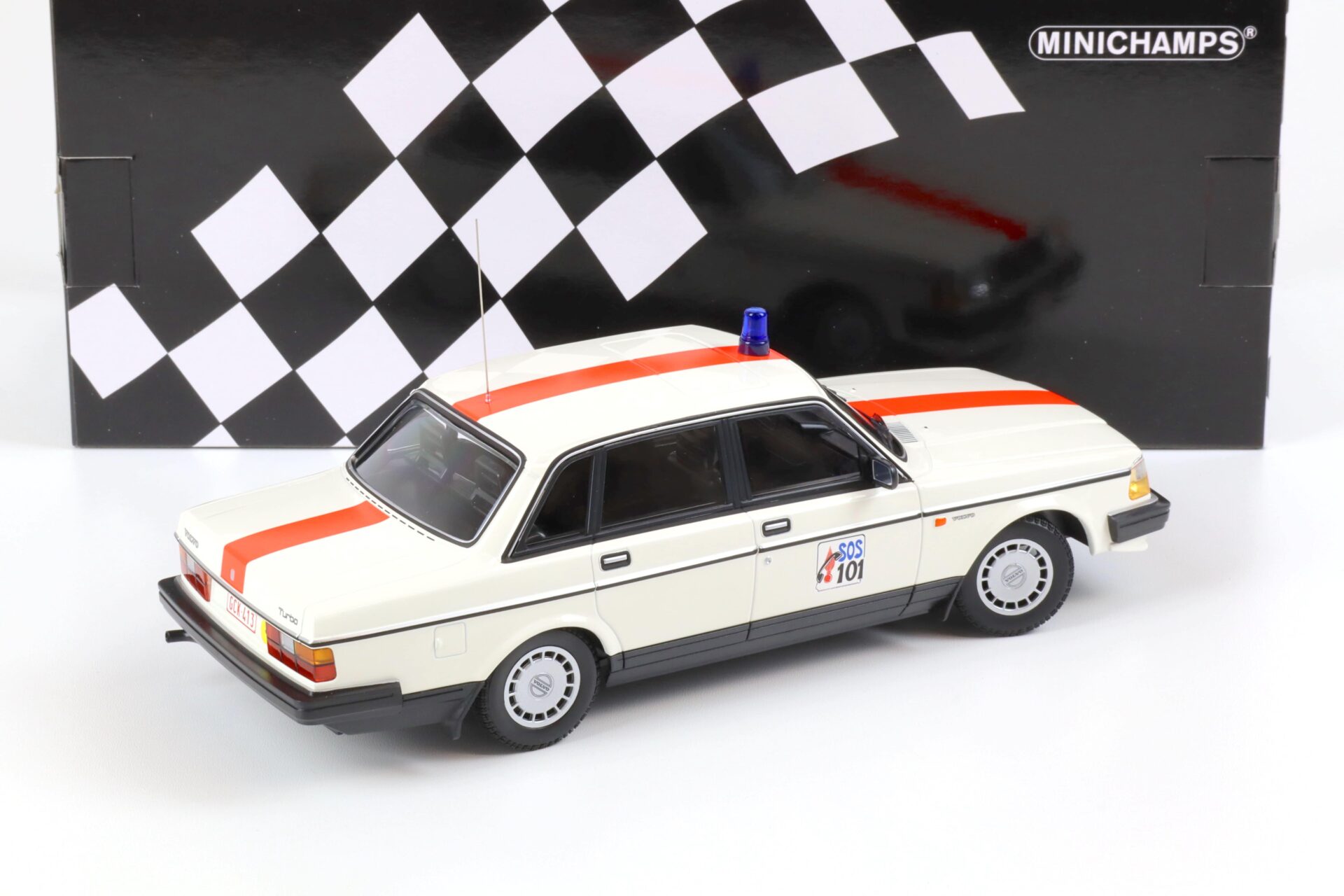 1:18 Minichamps Volvo 240 GL POLITIE BELGIUM 1986 white