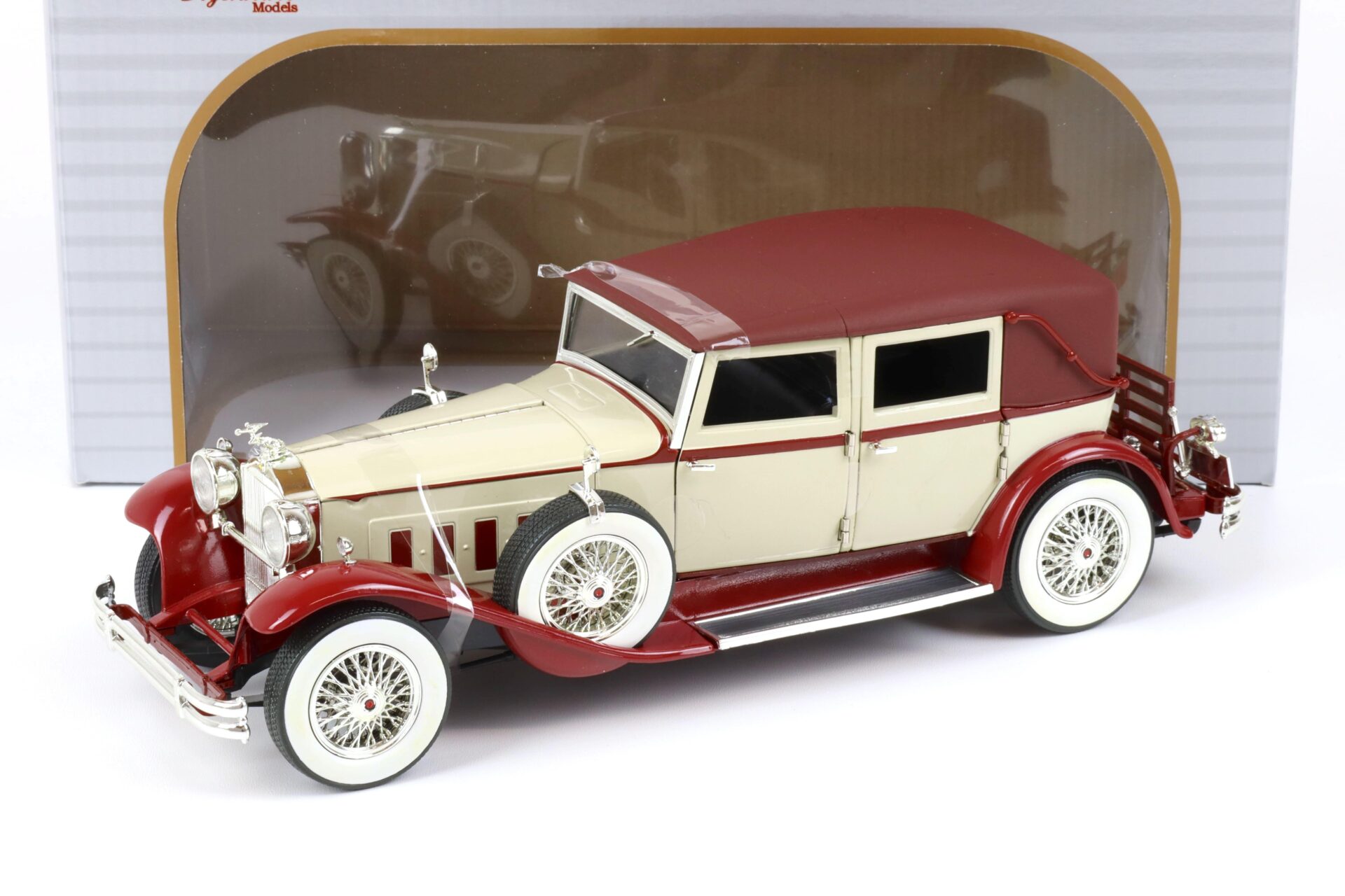 ID 66011 orig.jpg 1:18 Signature Models 1930 Packard LeBaron beige/ red