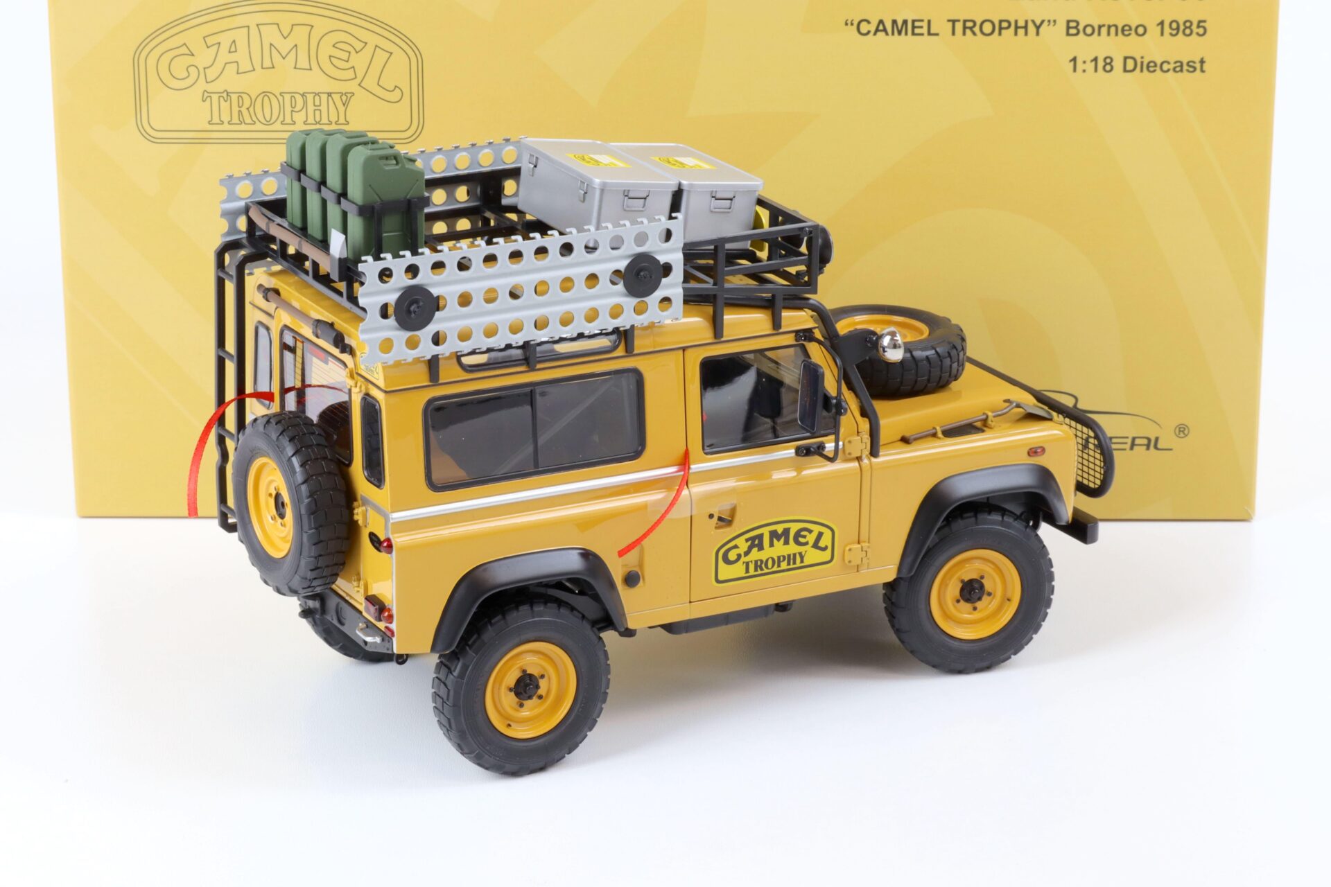 1:18 Almost Real 1985 Land Rover Defender 90 Camel Trophy Borneo Edition 810213