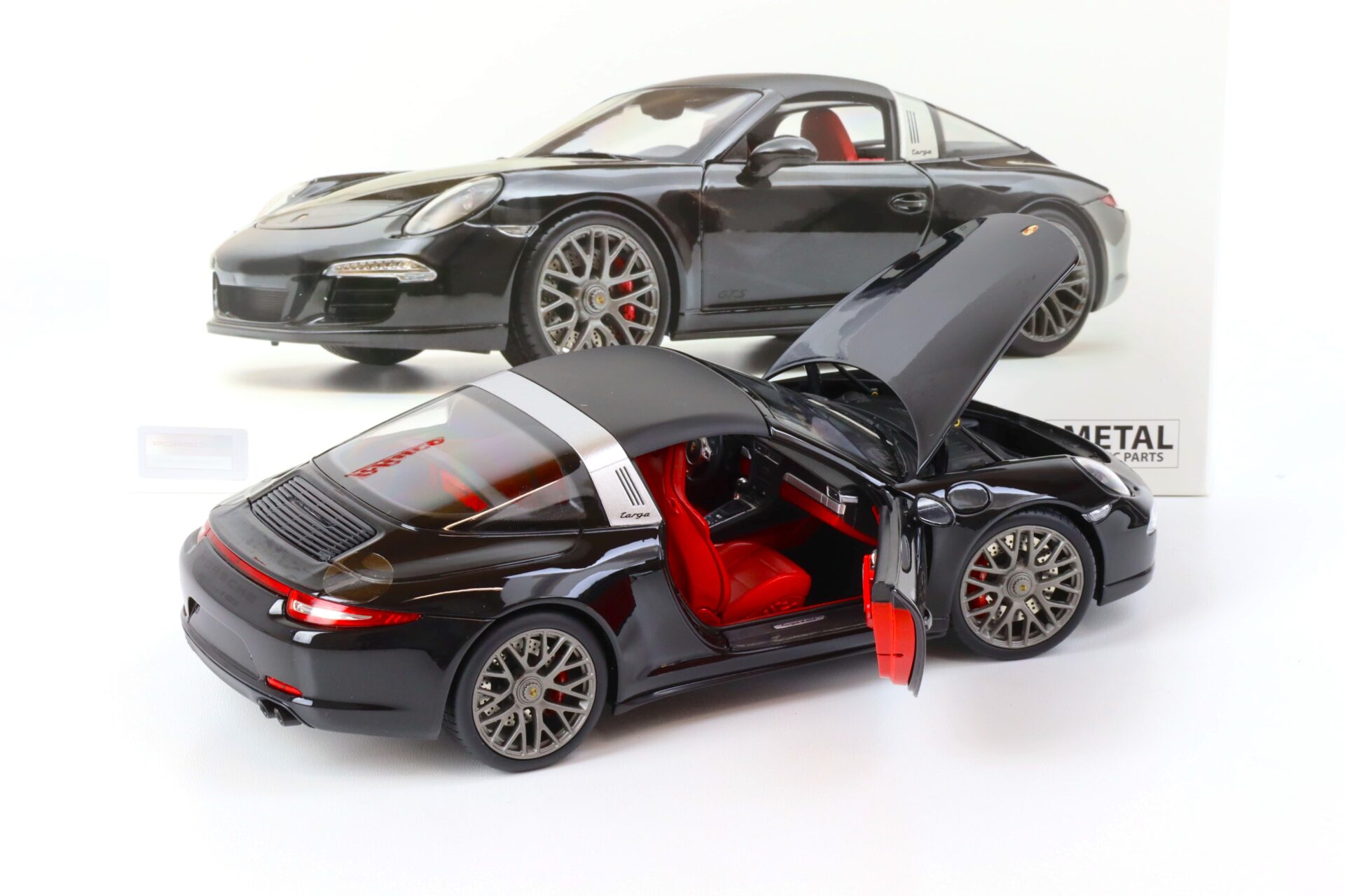 1:18 Schuco Porsche 911 (991) Carrera 4 GTS Targa black/ red