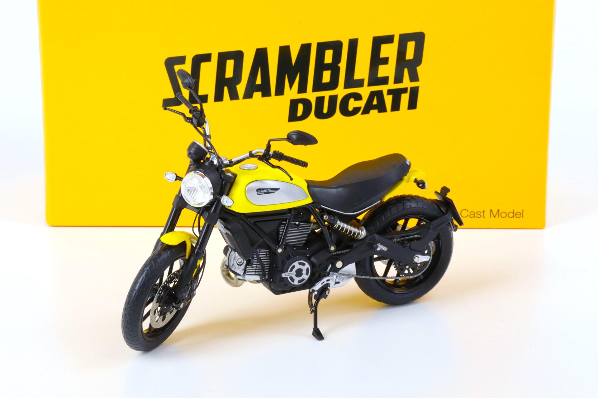 ID 67314 orig.jpg 1:12 TSM Model Ducati Scrambler Icon '62 yellow TSMMC0003 DIECAST