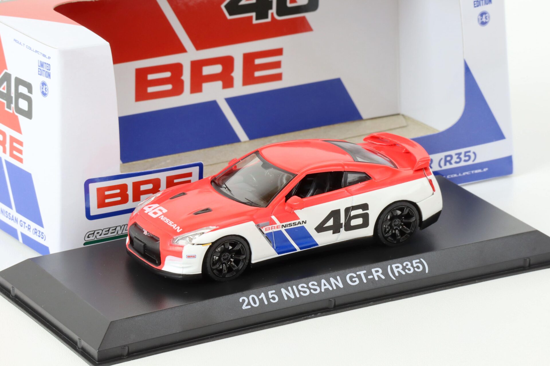 ID 67573 orig.jpg 1:43 Greenlight 2015 Nissan GT-R (R35) Coupe BRE #46 white/ red