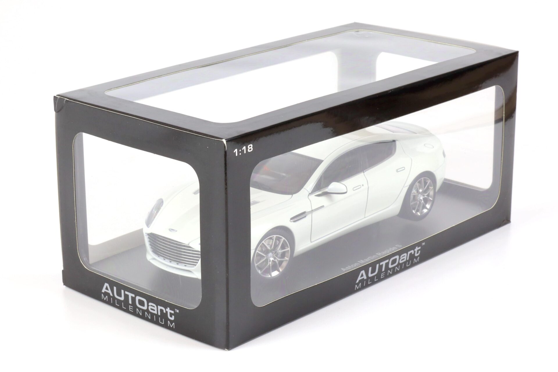 1:18 AUTOart Aston Martin Rapide S 2015 Stratus white