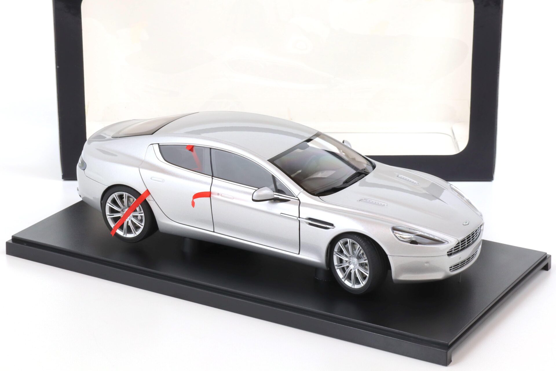 1:18 AUTOart Aston Martin Rapide 2010 silver metallic 70217