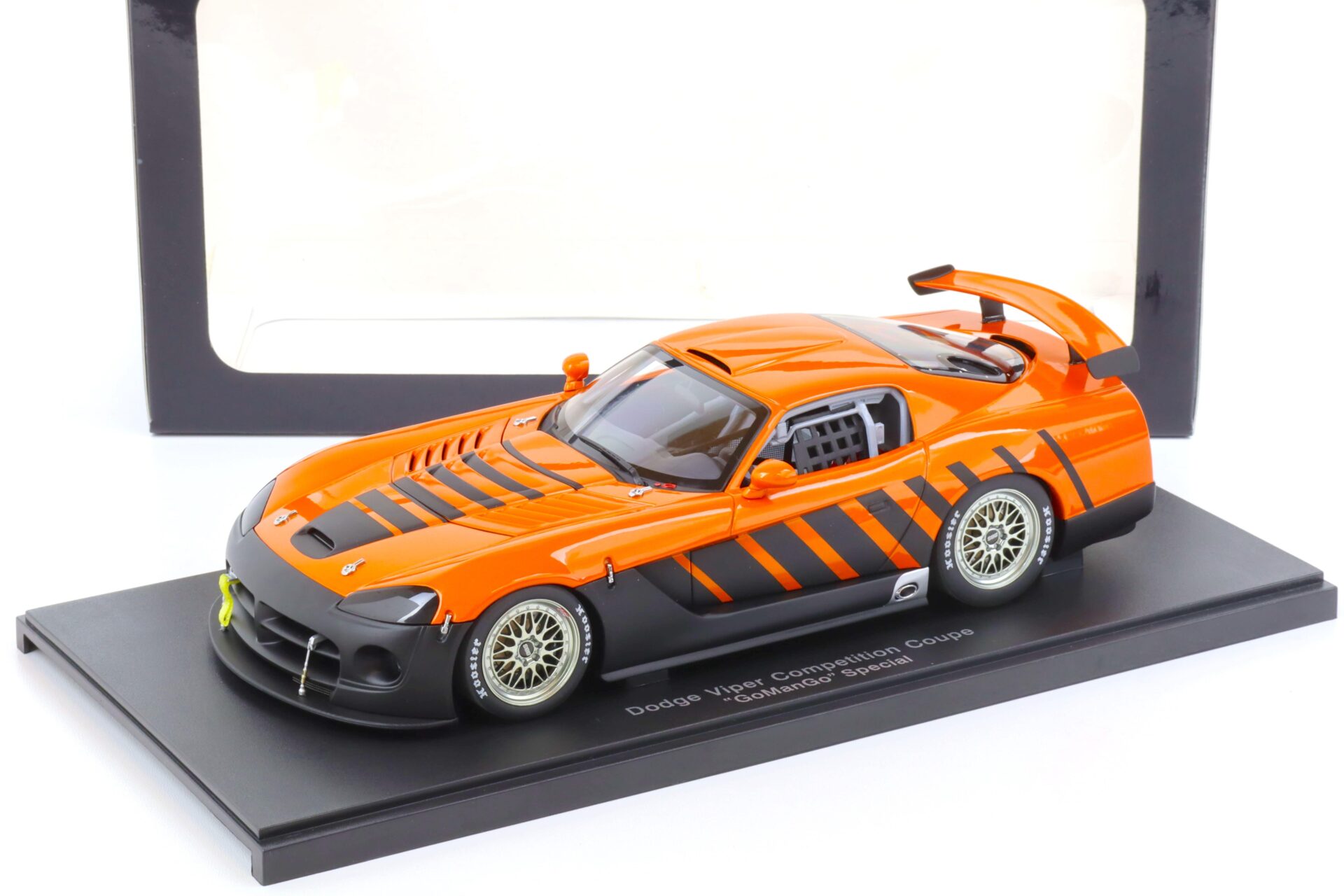 ID 67948 orig.jpg 1:18 AUTOart Dodge Viper Competition Coupe "GoManGo" Special orange/ black
