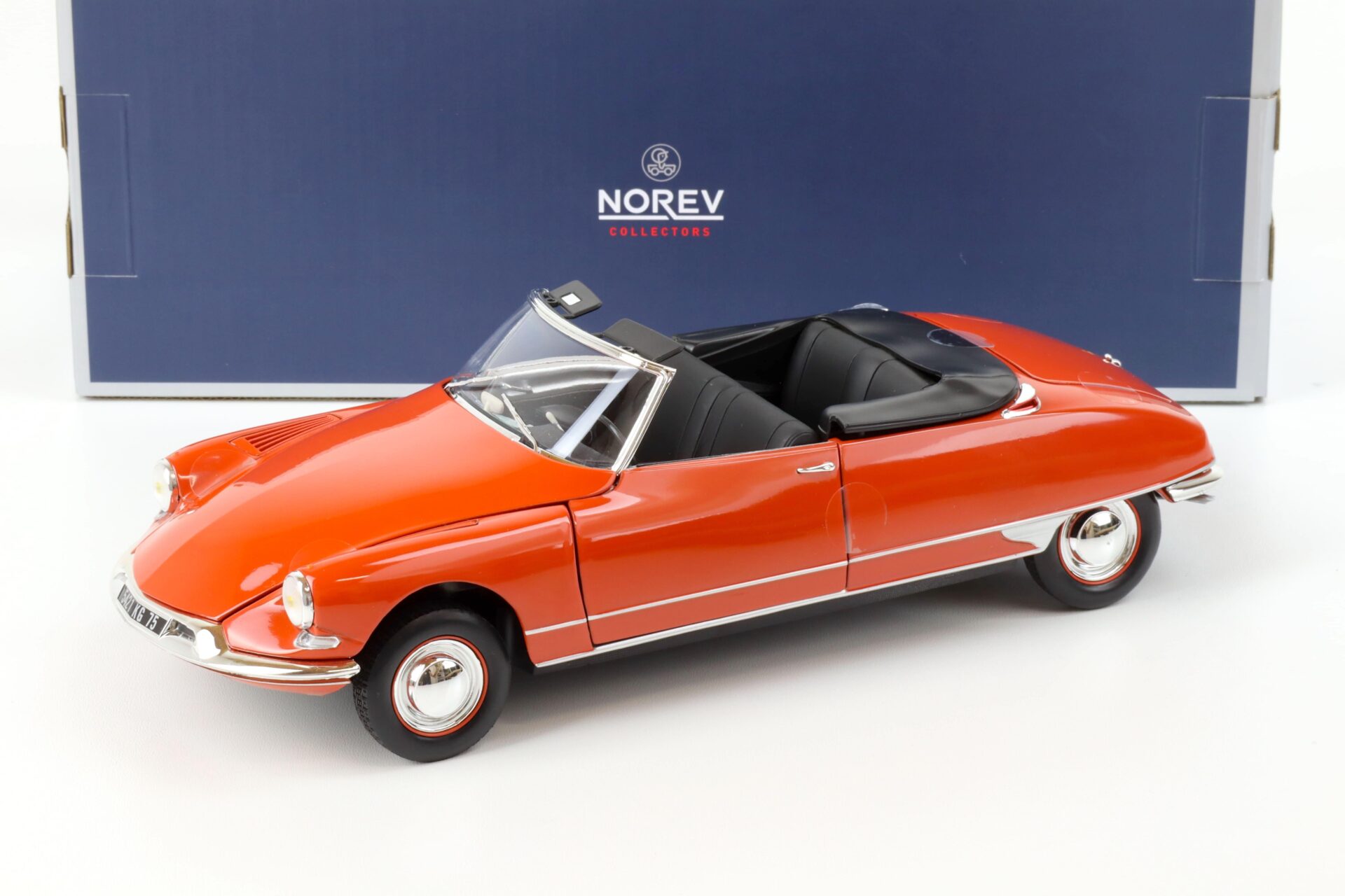 ID 68497 orig.jpg 1:18 Norev Citroen DS 19 Cabriolet 1961 Corail red 181599