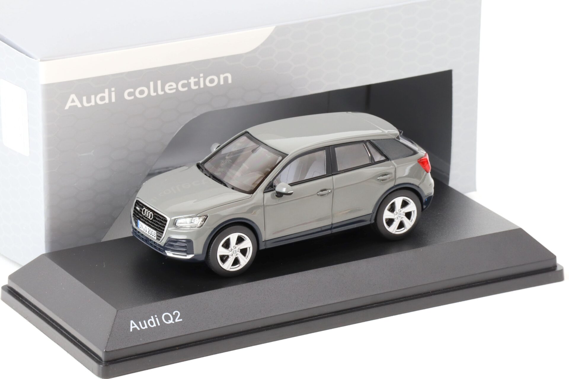1:43 iScale Audi Q2 SUV Quantum grey 2016 DEALER VERSION