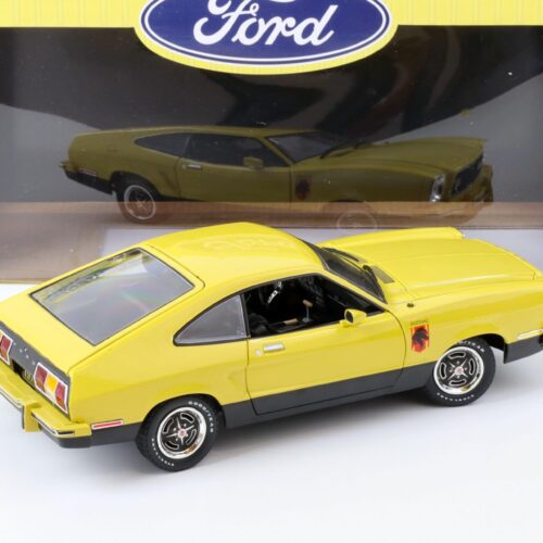 1:18 Greenlight 1976 Ford Mustang II Stallion yellow