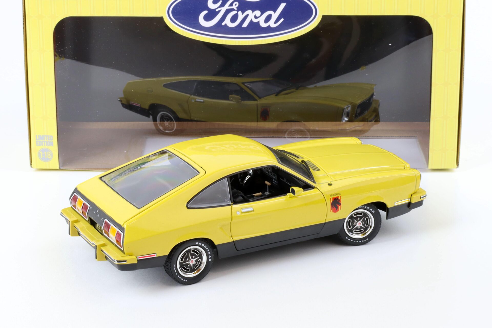 1:18 Greenlight 1976 Ford Mustang II Stallion yellow