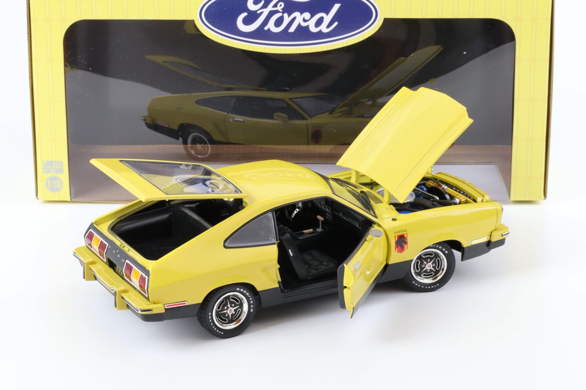 1:18 Greenlight 1976 Ford Mustang II Stallion yellow