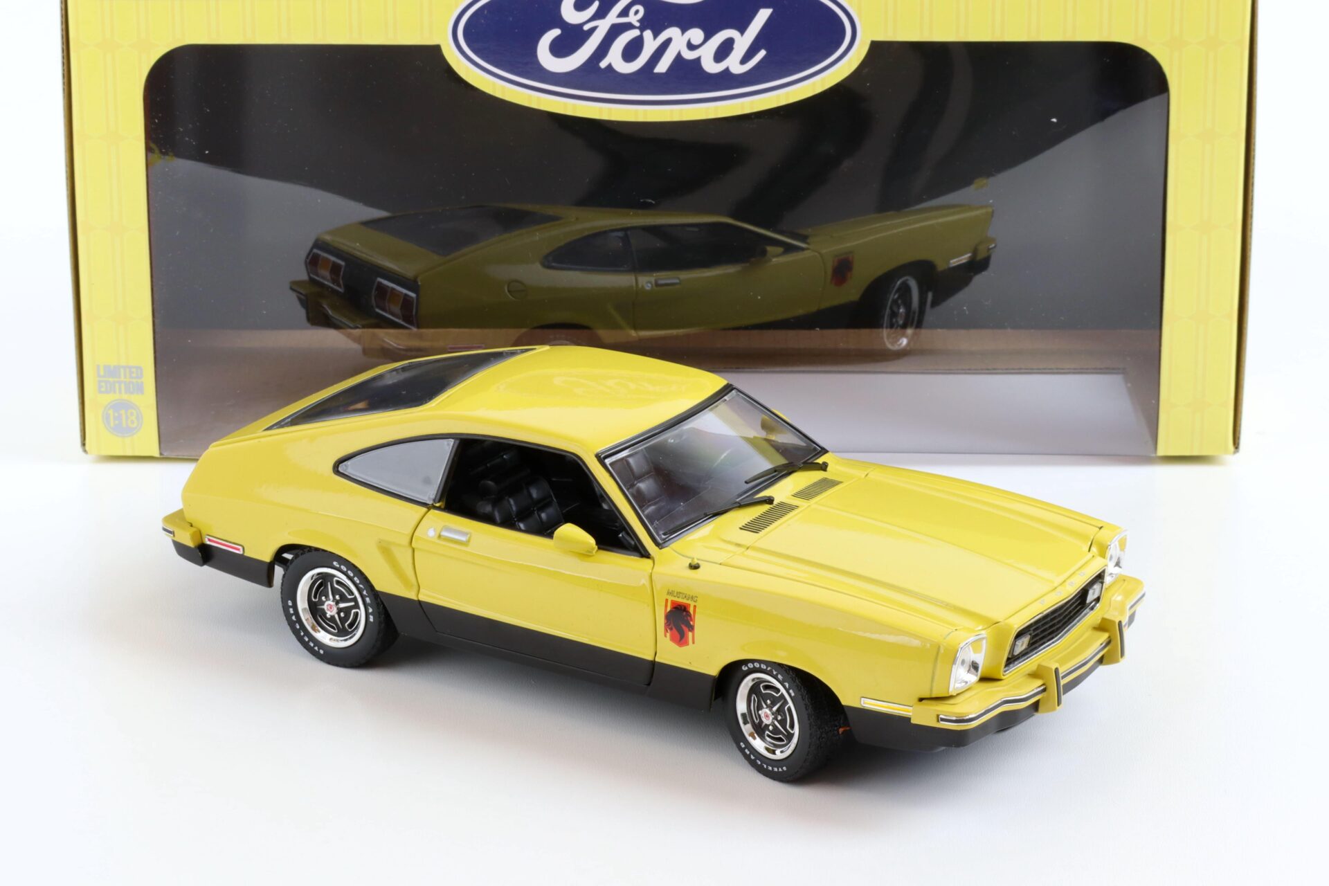 1:18 Greenlight 1976 Ford Mustang II Stallion yellow