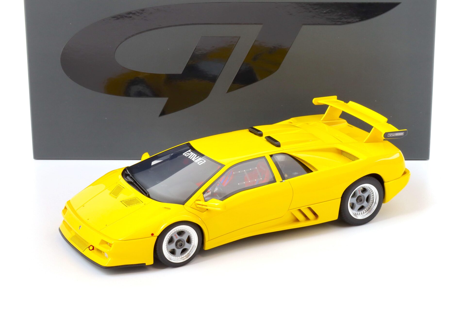 ID 69690 orig.jpg 1:18 GT Spirit GT322 Lamborghini Diablo Jota Corsa yellow 1990