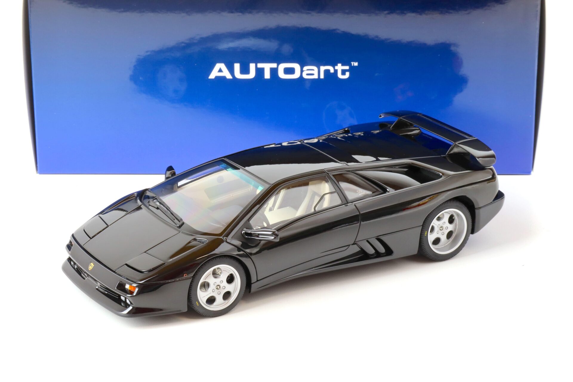 ID 69849 orig.jpg 1:18 AUTOart 1993 Lamborghini Diablo SE30 deep black metallic 79159