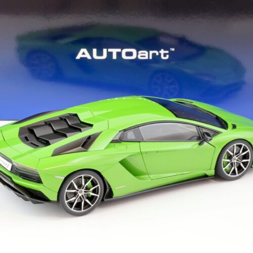 1:18 AUTOart Lamborghini Aventador S Verde mantis/ pearl green - Image 5