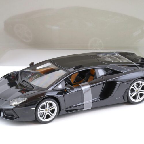 1:18 Bburago Lamborghini Aventador LP 700-4 black metallic