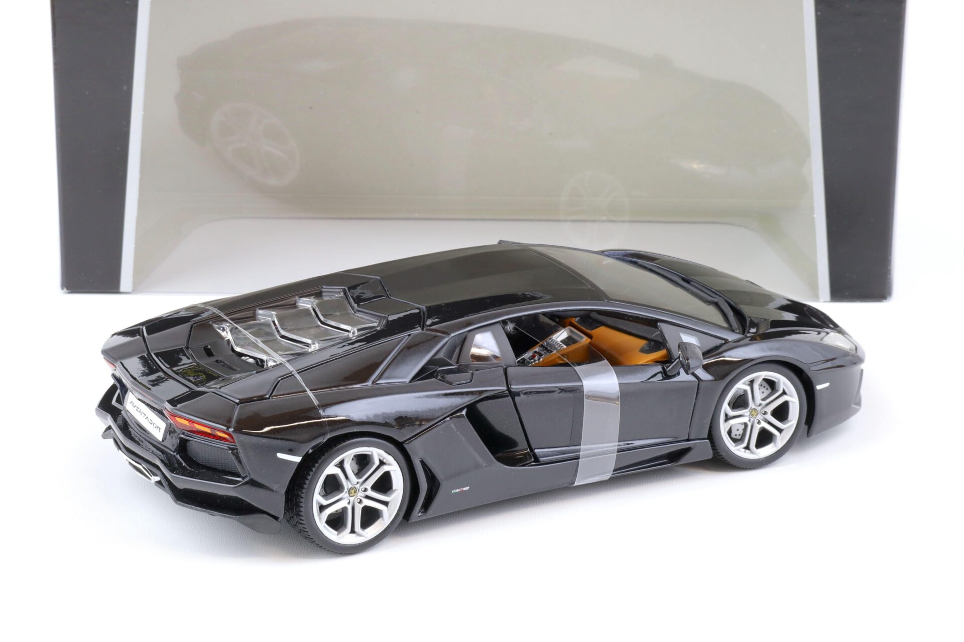 1:18 Bburago Lamborghini Aventador LP 700-4 black metallic