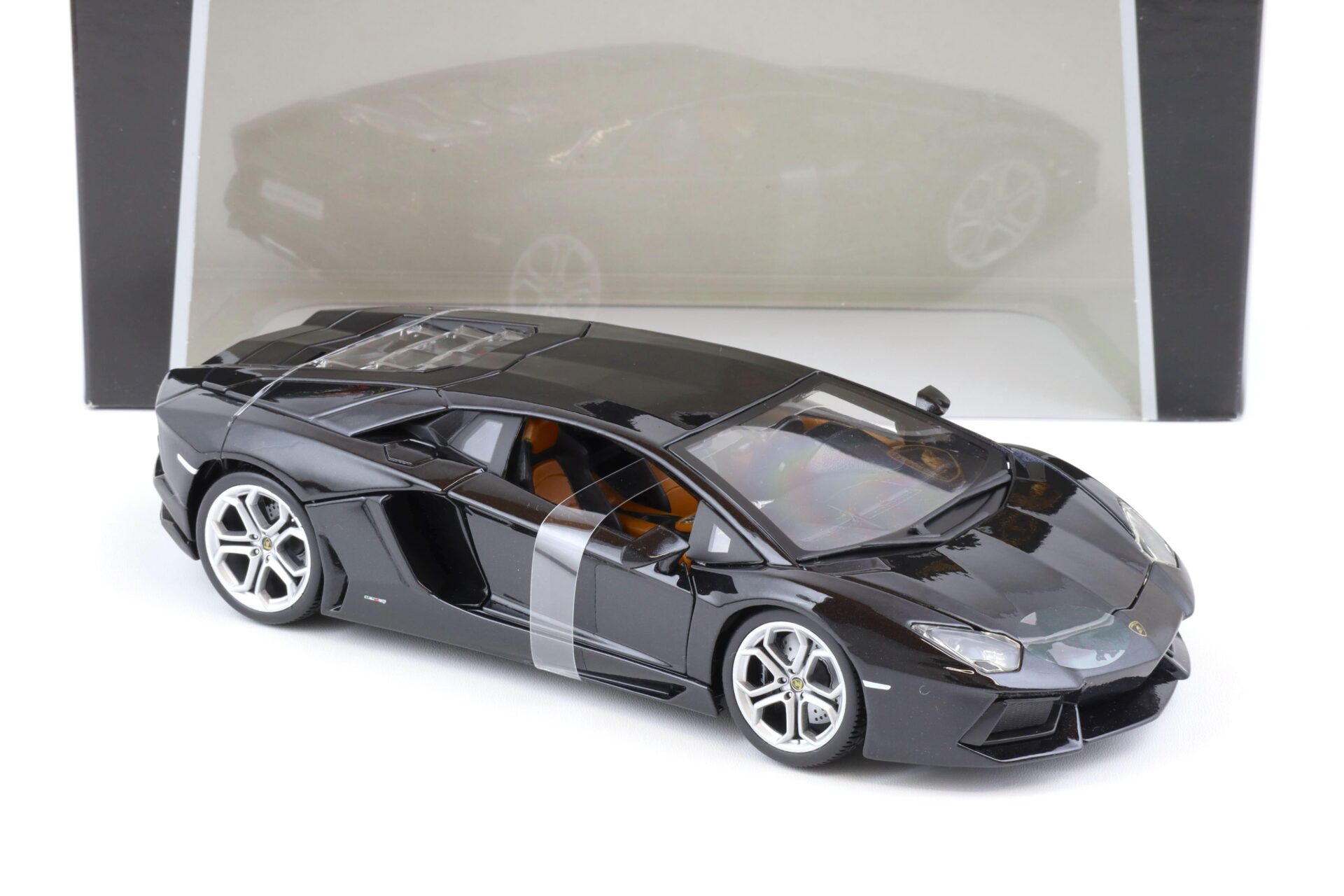 1:18 Bburago Lamborghini Aventador LP 700-4 black metallic
