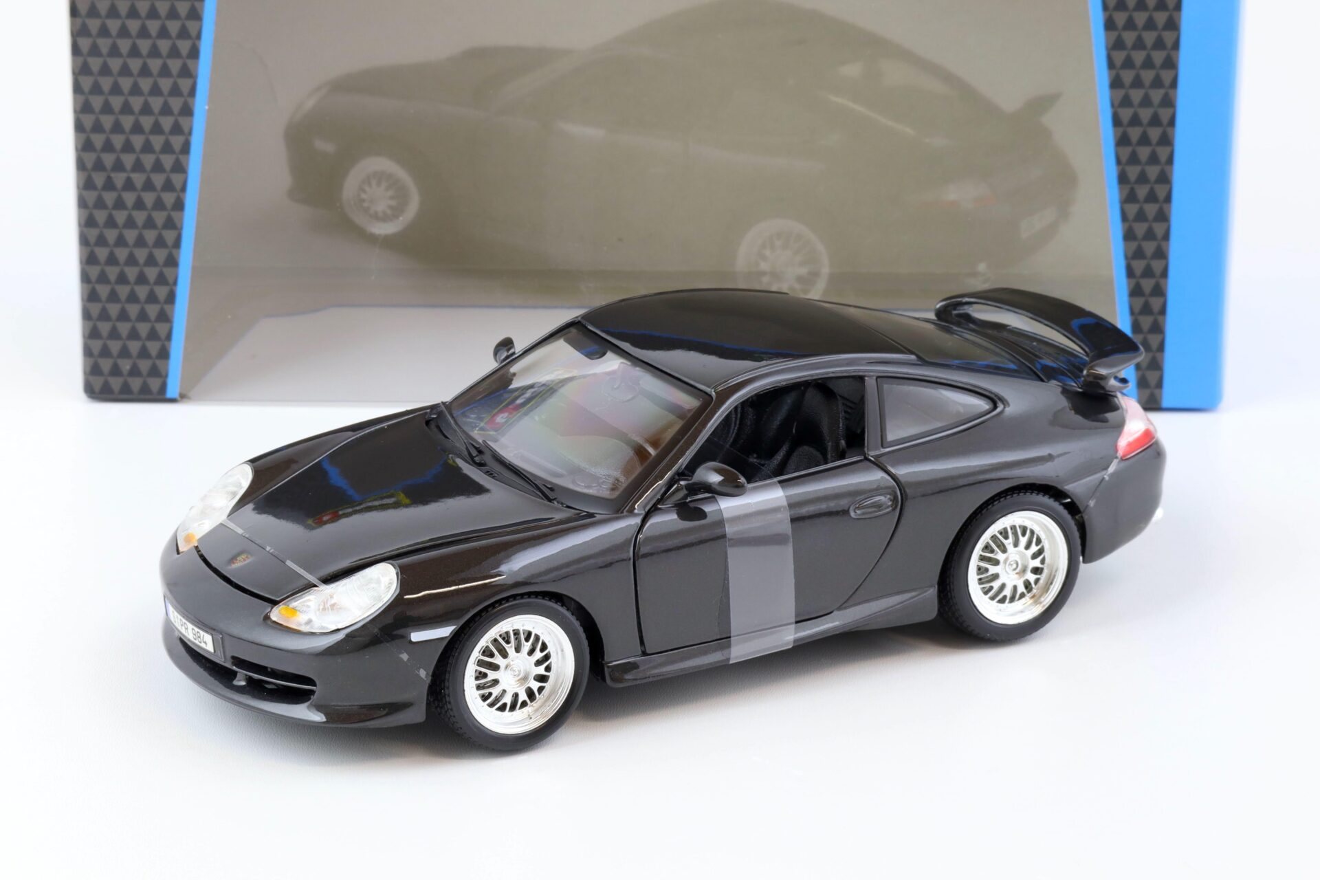 ID 70457 orig.jpg 1:18 Bburago Porsche 911 (996) GT3 Street dark grey metallic