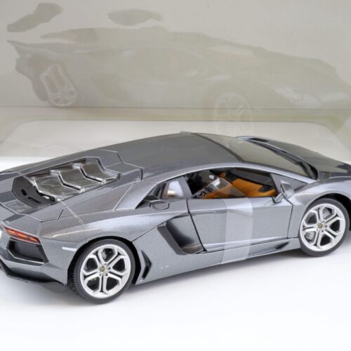 1:18 Bburago Lamborghini Aventador LP 700-4 grey metallic