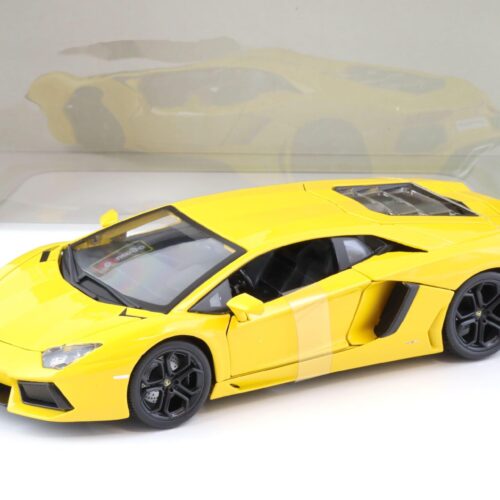1:18 Bburago Lamborghini Aventador LP 700-4 yellow
