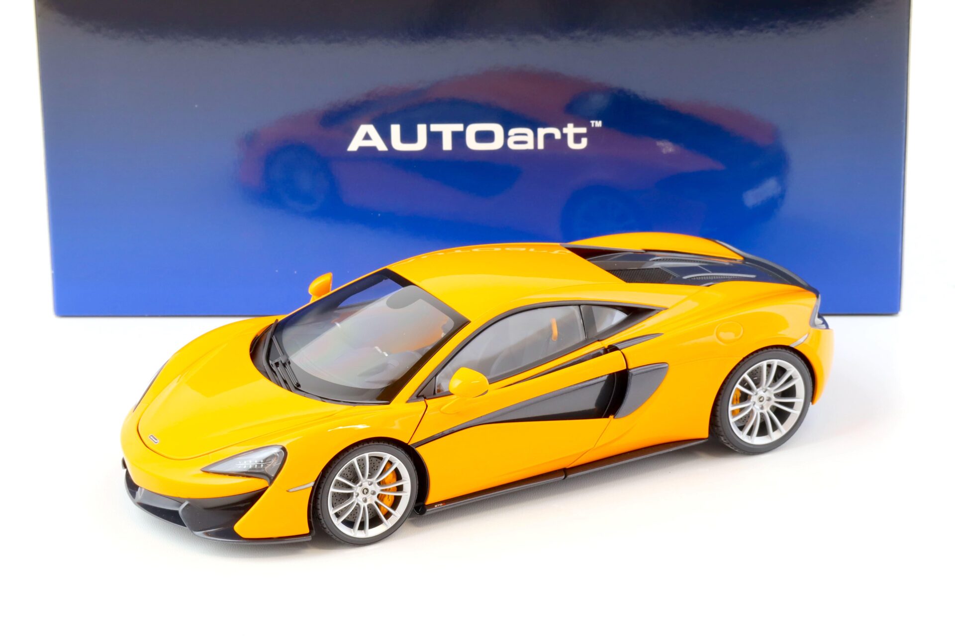 ID 70519 orig.jpg 1:18 AUTOart McLaren 570S Coupe 2016 McLAREN orange/ silver wheels 76044