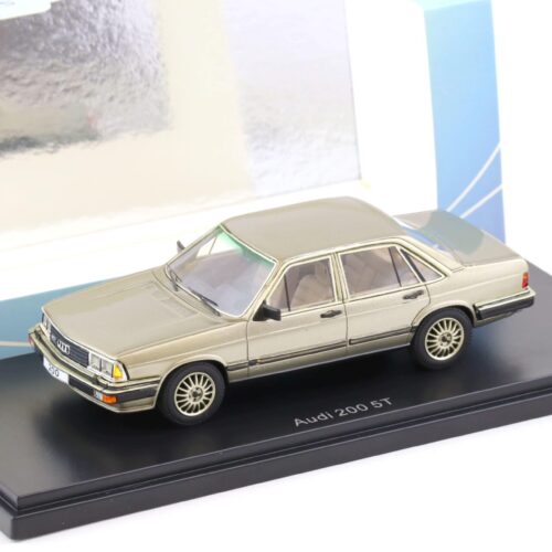1:43 NEO Audi 200 (Typ 43) Limousine metallic beige 1980