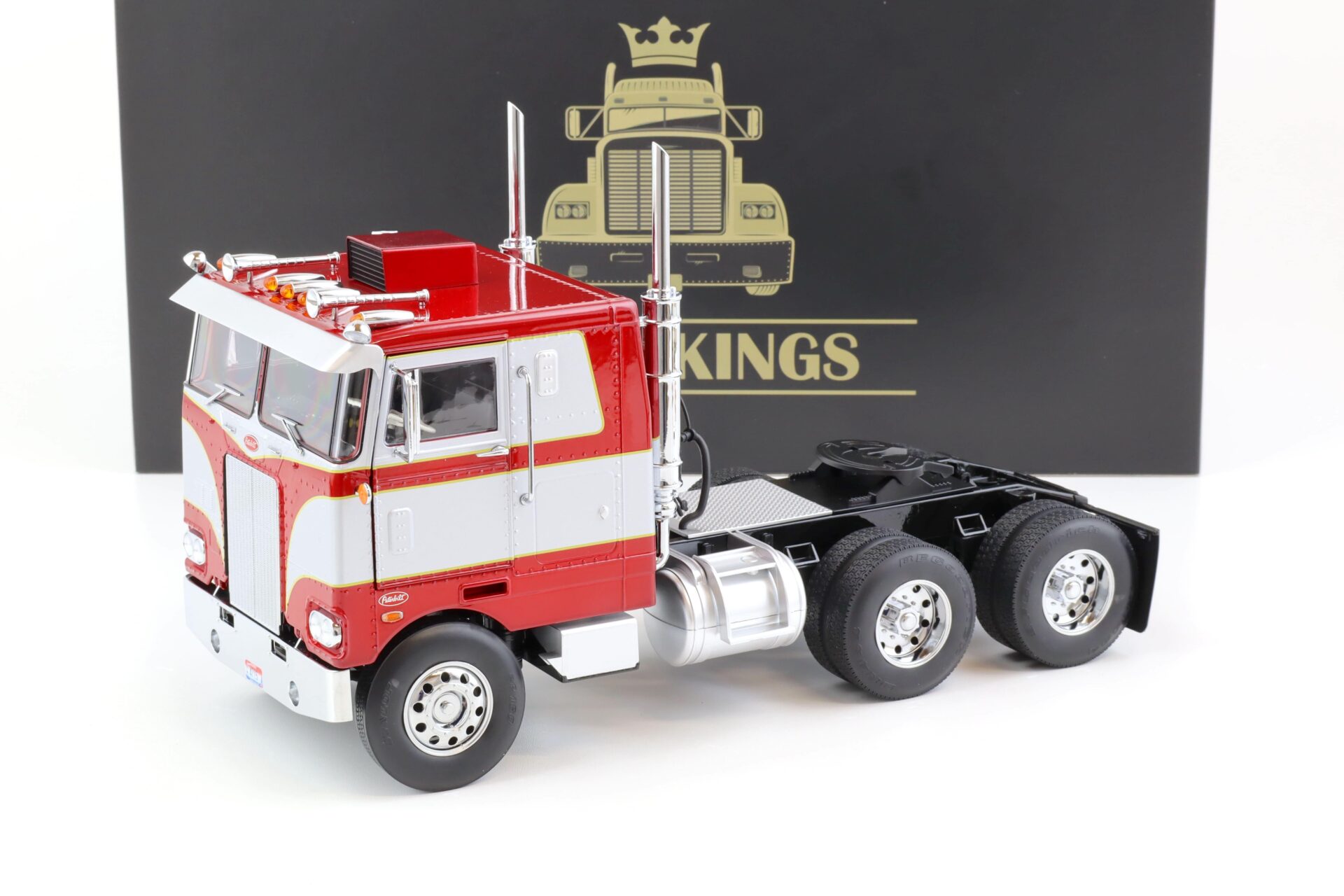 ID 70625 orig.jpg 1:18 Road Kings LKW Peterbilt 352 Pacemaker 1977-1979 red/ silver