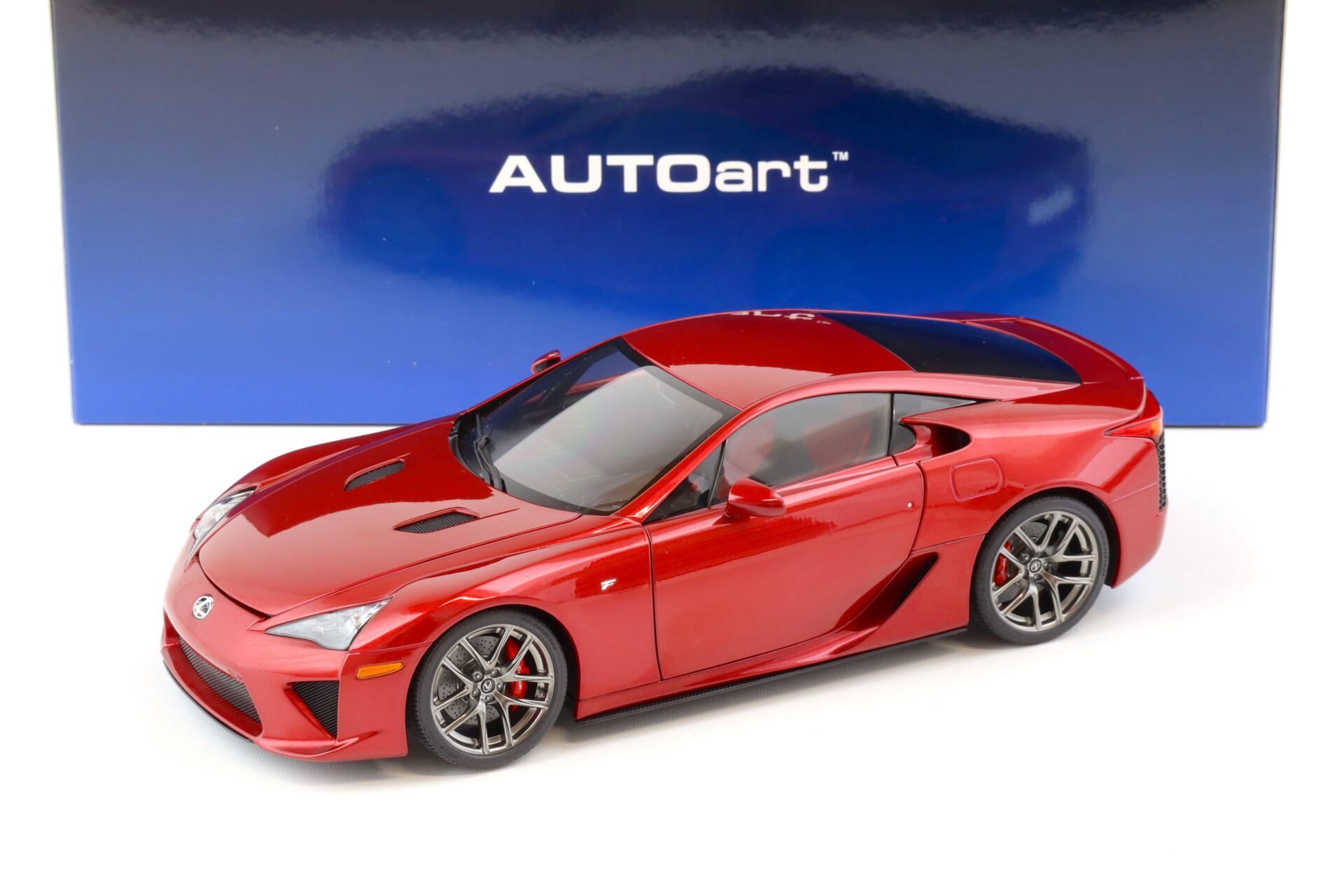 ID 70640 orig.jpg 1:18 AUTOart Lexus LFA 2010 pearl red 78853