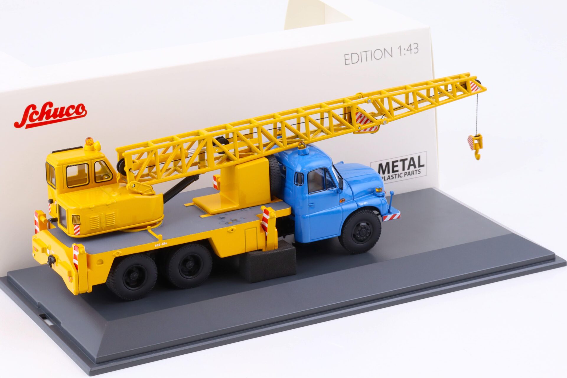 1:43 Schuco Tatra T148 Kranwagen LKW blue/ yellow