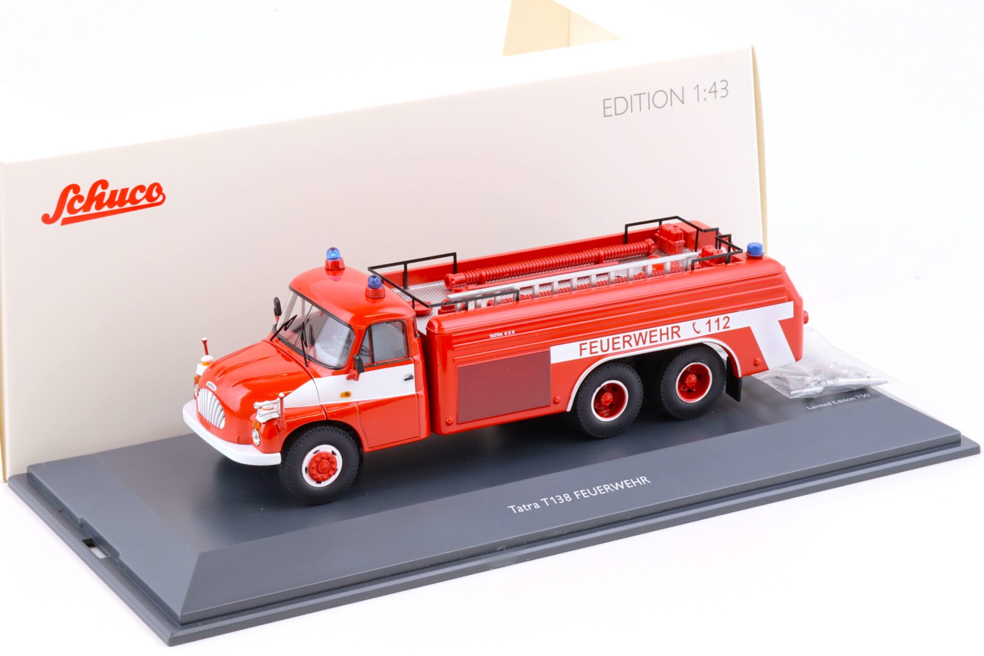 ID 71804 orig.jpg 1:43 Schuco Tatra T138 FEUERWEHR DDR red/ white
