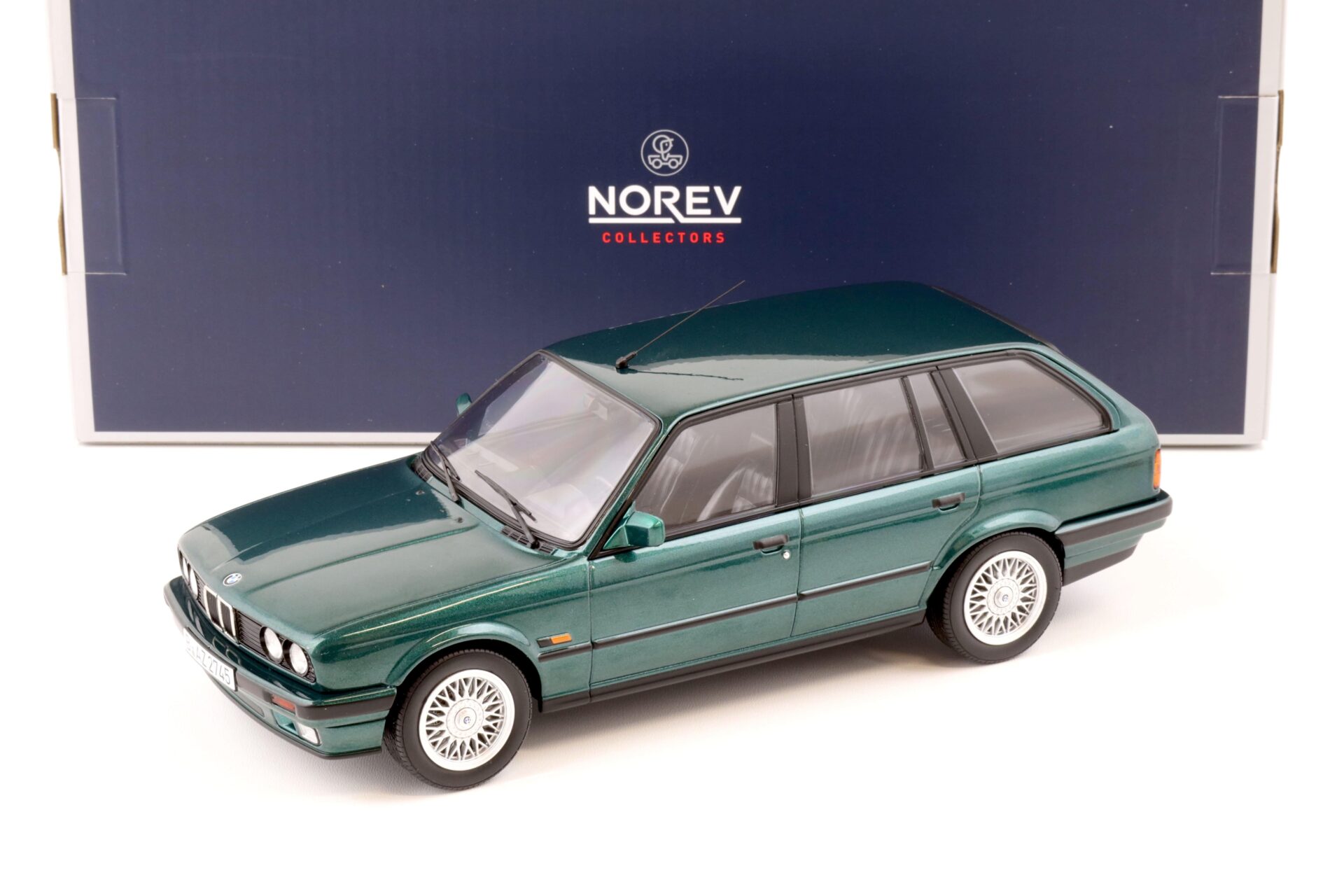 ID 72006 orig 1.jpg 1:18 Norev BMW 325i (E30) Touring 1990 green metallic