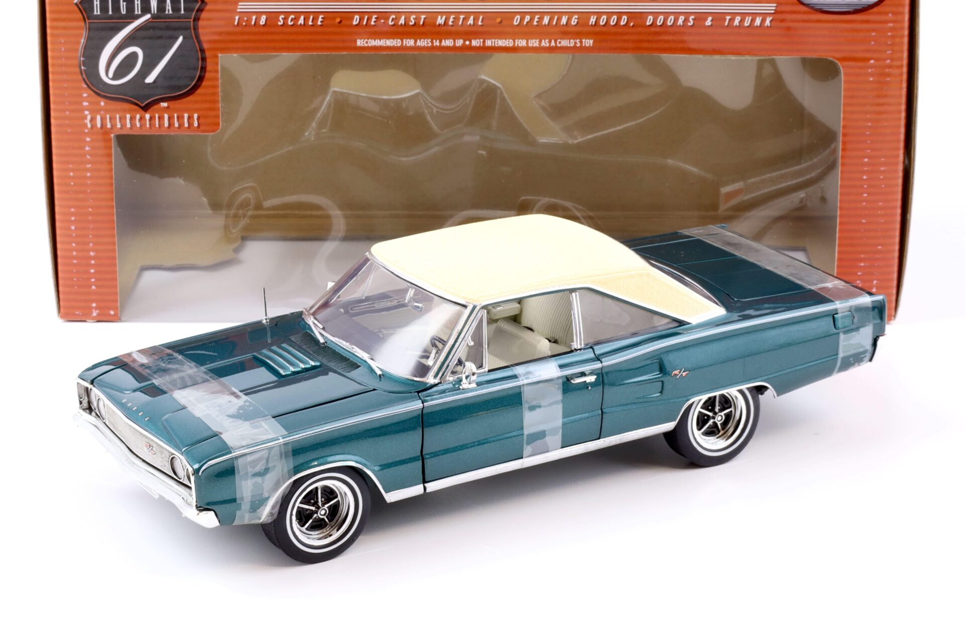 1:18 Highway61 1967 Dodge Coronet R/T green/ beige 50425
