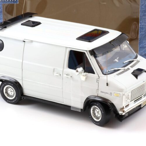 1:16 - 1:18 Highway61 Chevrolet G-Series 1974 Chevy Custom Van white