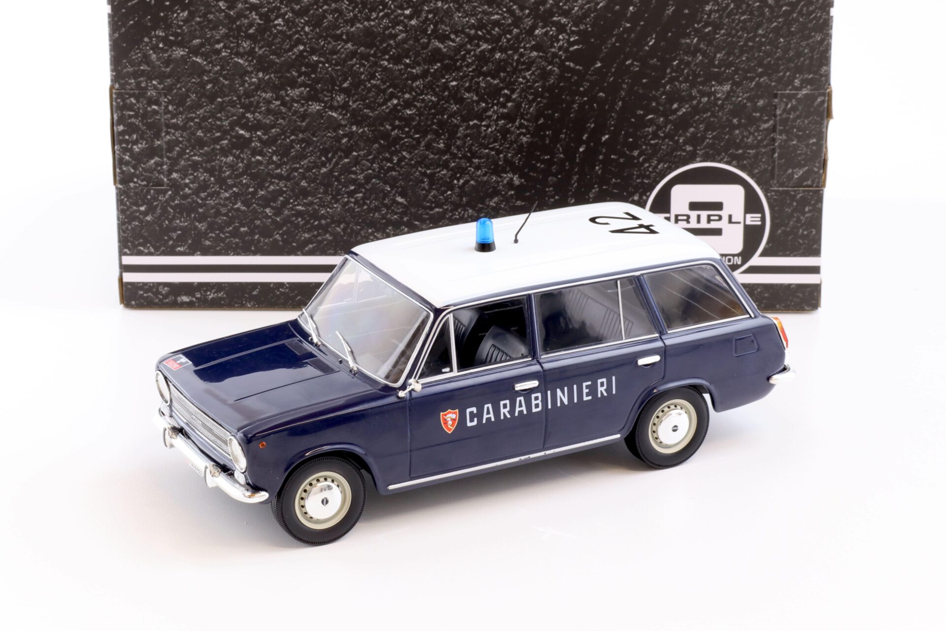 1:18 Triple9 Fiat 124 Familiare Carabinieri dark blue/ white