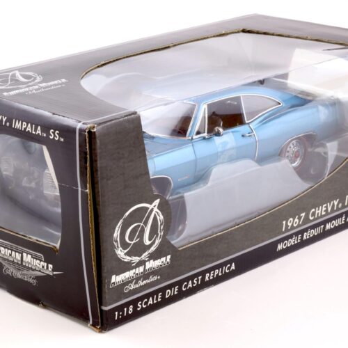 1:18 Ertl Authentics 1967 Chevrolet Impala SS blue metallic - Image 4