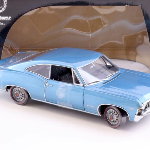 1:18 Ertl Authentics 1967 Chevrolet Impala SS blue metallic - Image 2