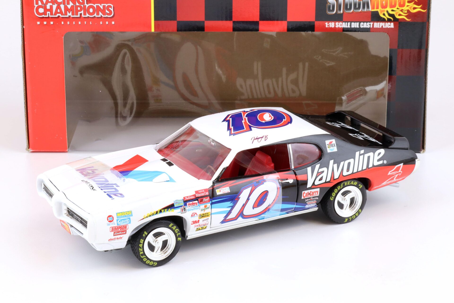 ID 72788 orig.jpg 1:18 ERTL 1969 Pontiac GTO Johnny Benson Valvoline Stock Rods #10