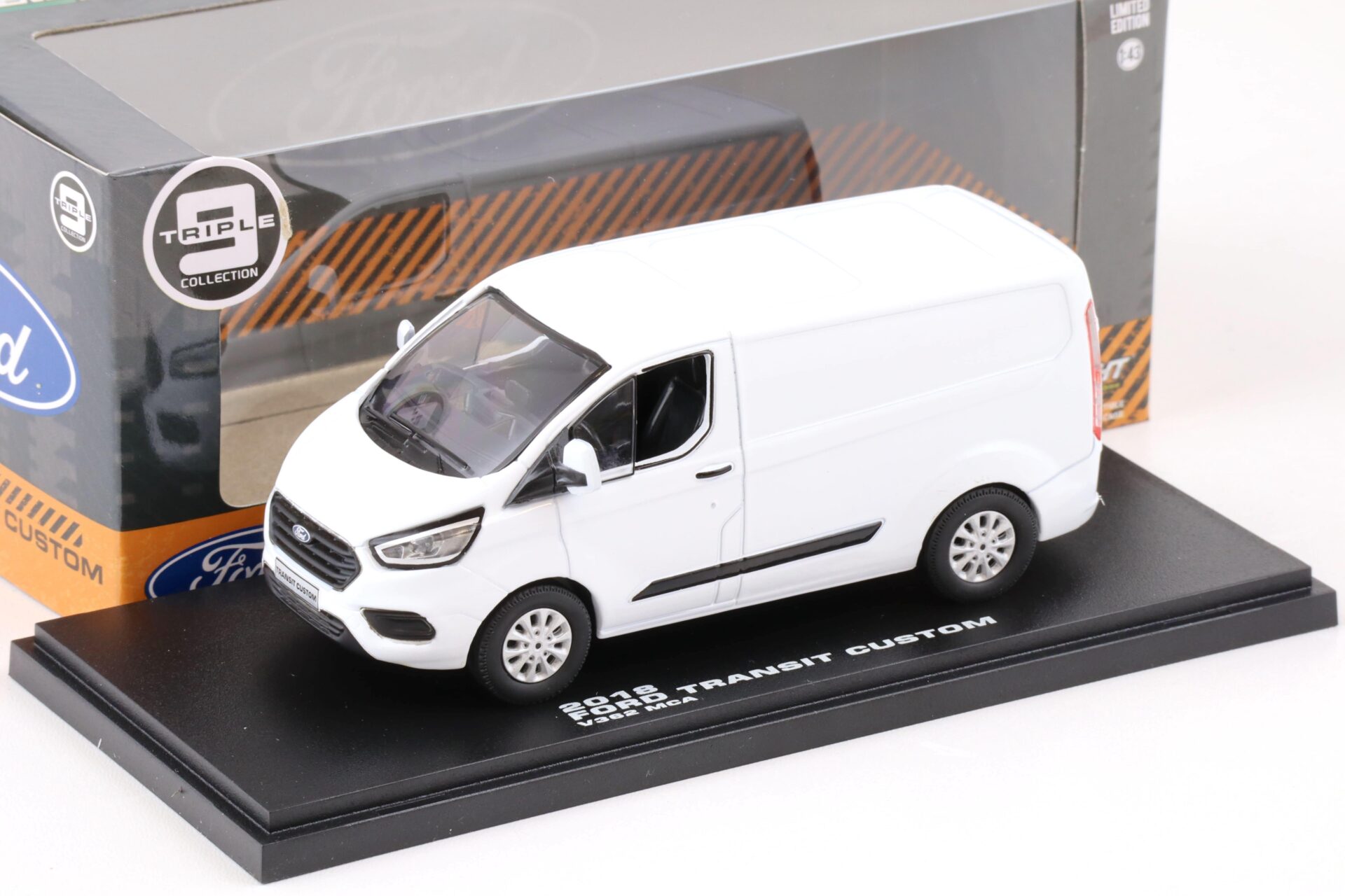 ID 72854 orig.jpg 1:43 Greenlight 2018 Ford Transit Custom V362 MCA VAN Kasten frozen white