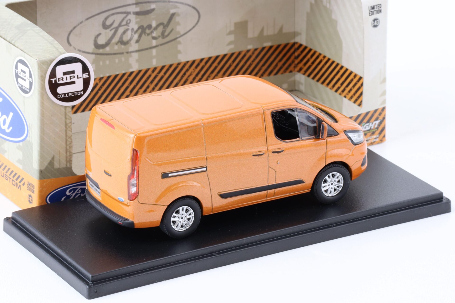 1:43 Greenlight 2018 Ford Transit Custom V362 MCA Sport VAN Kasten orange glow
