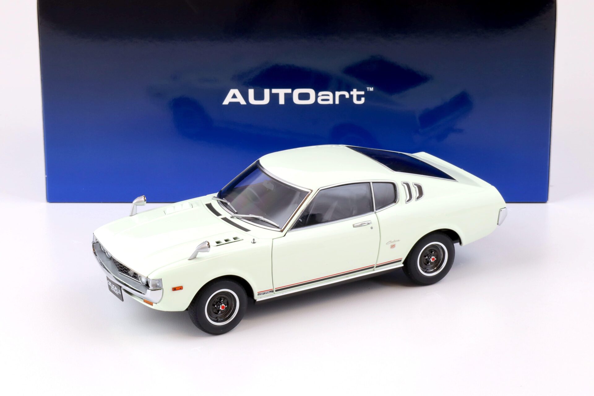 ID 73254 orig.jpg 1:18 AUTOart Toyota Celica Liftback 2000 GT (RA25) 1973 white 78766