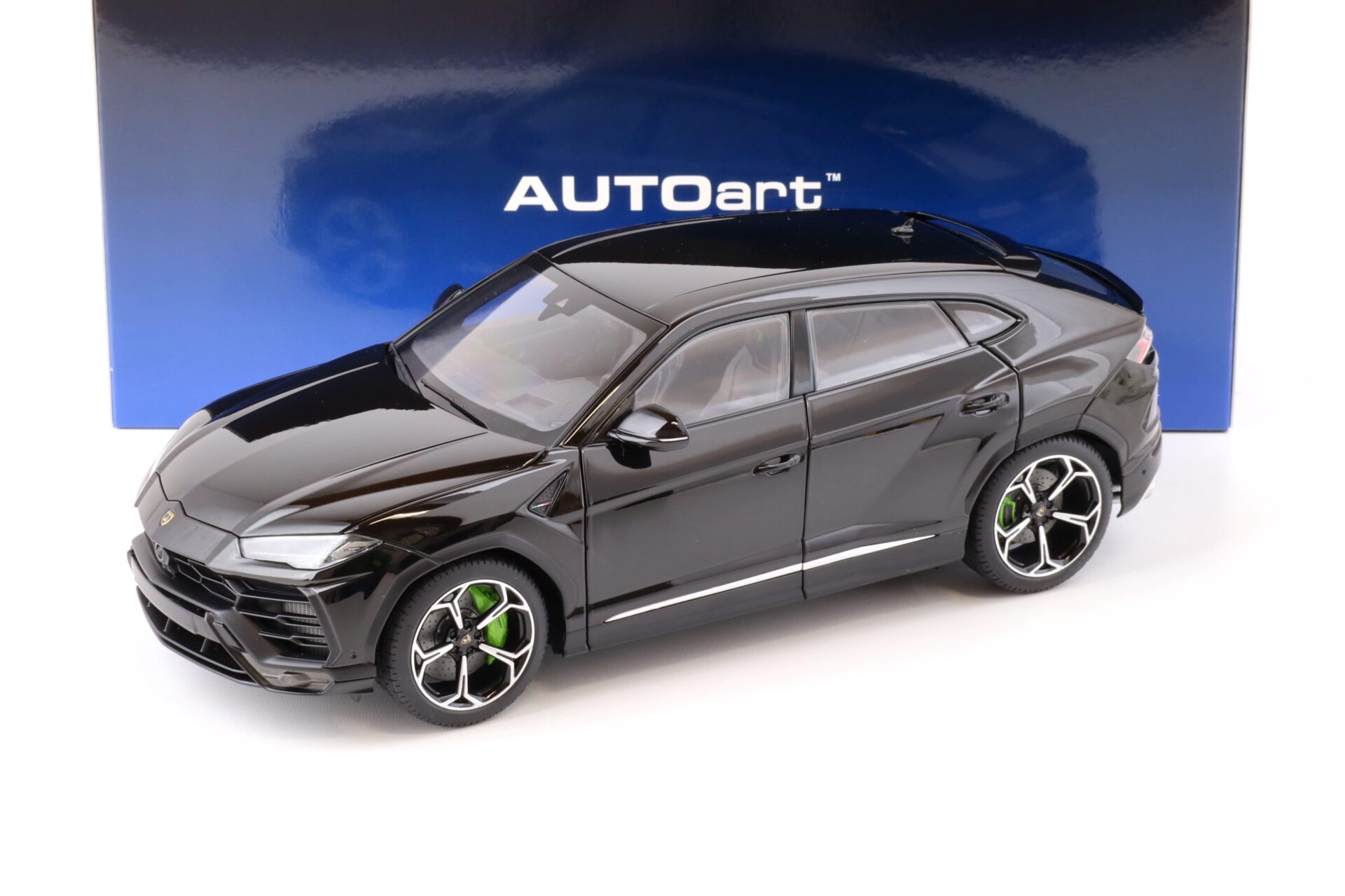 ID 73556 orig.jpg 1:18 AUTOart Lamborghini Urus 2018 Nero Noctis/ solid black 79165