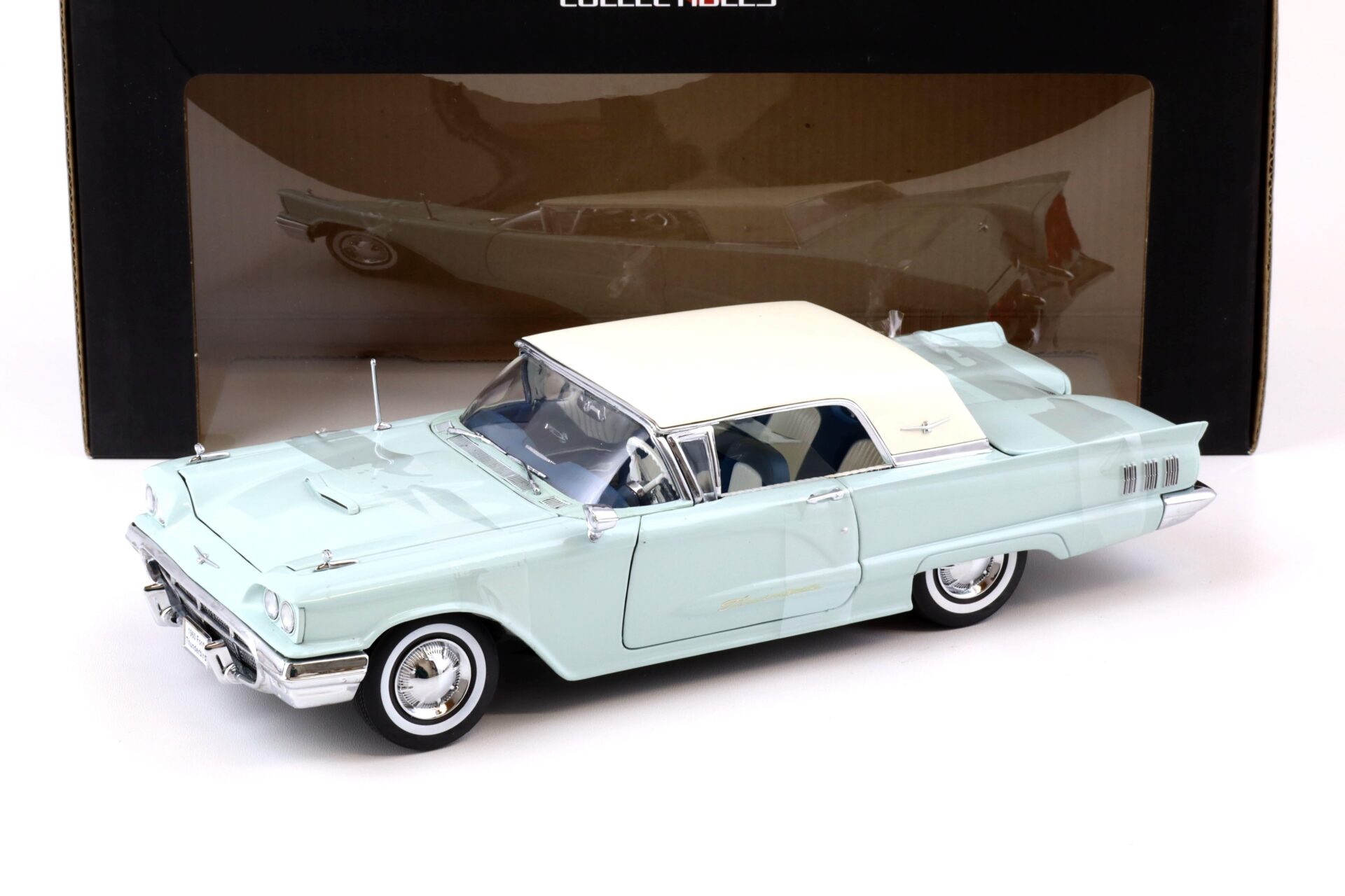 ID 74141 orig.jpg 1:18 Sun Star 1960 Ford Thunderbird Hard Top white / skymist blue