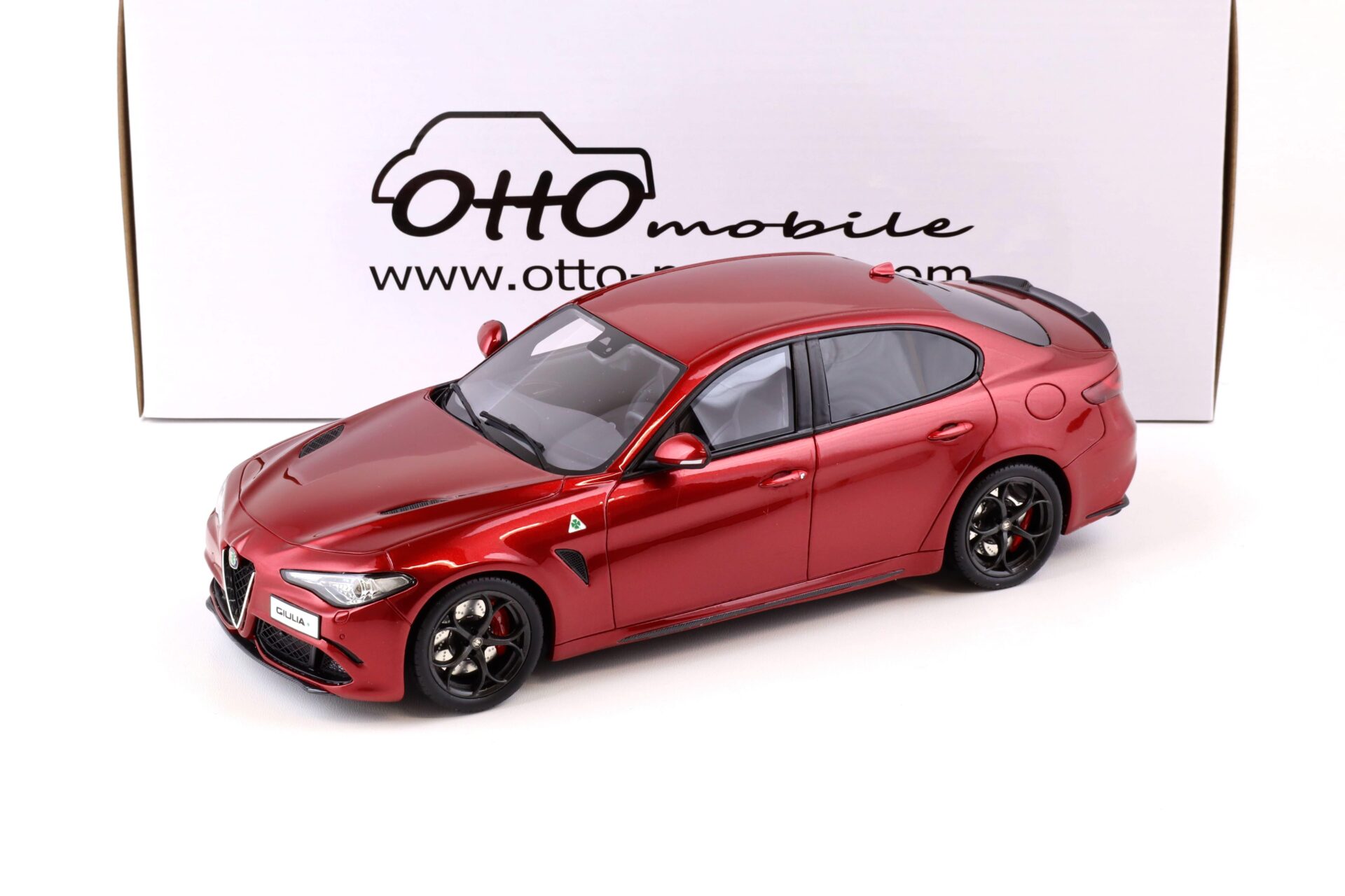 ID 74310 orig.jpg 1:18 OTTO mobile OT284 Alfa Romeo Giulia QV Quadriofoglio Verde 2016 red