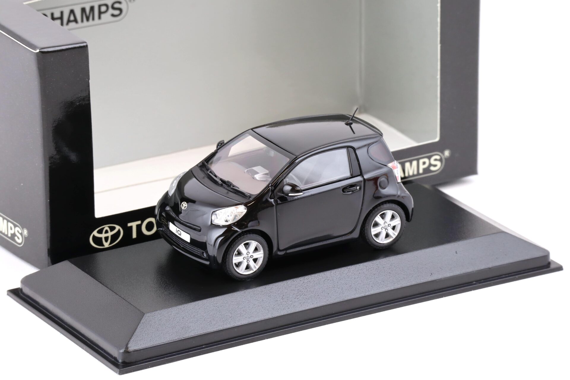 ID 74427 orig.jpg 1:43 Minichamps Toyota IQ black 2009 DEALER VERSION