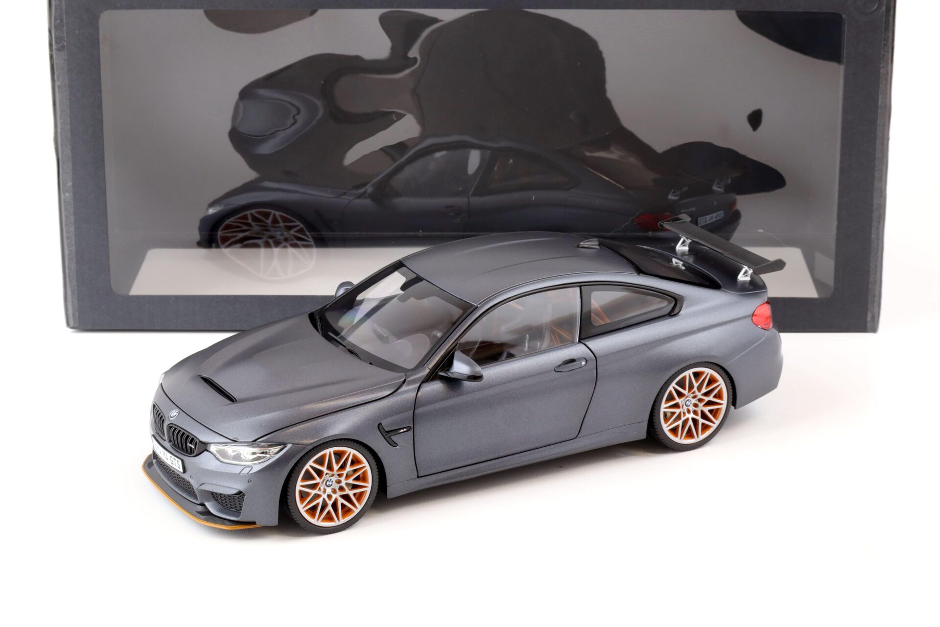 1:18 Minichamps BMW M4 GTS Coupe 2016 matt grey DEALER VERSION
