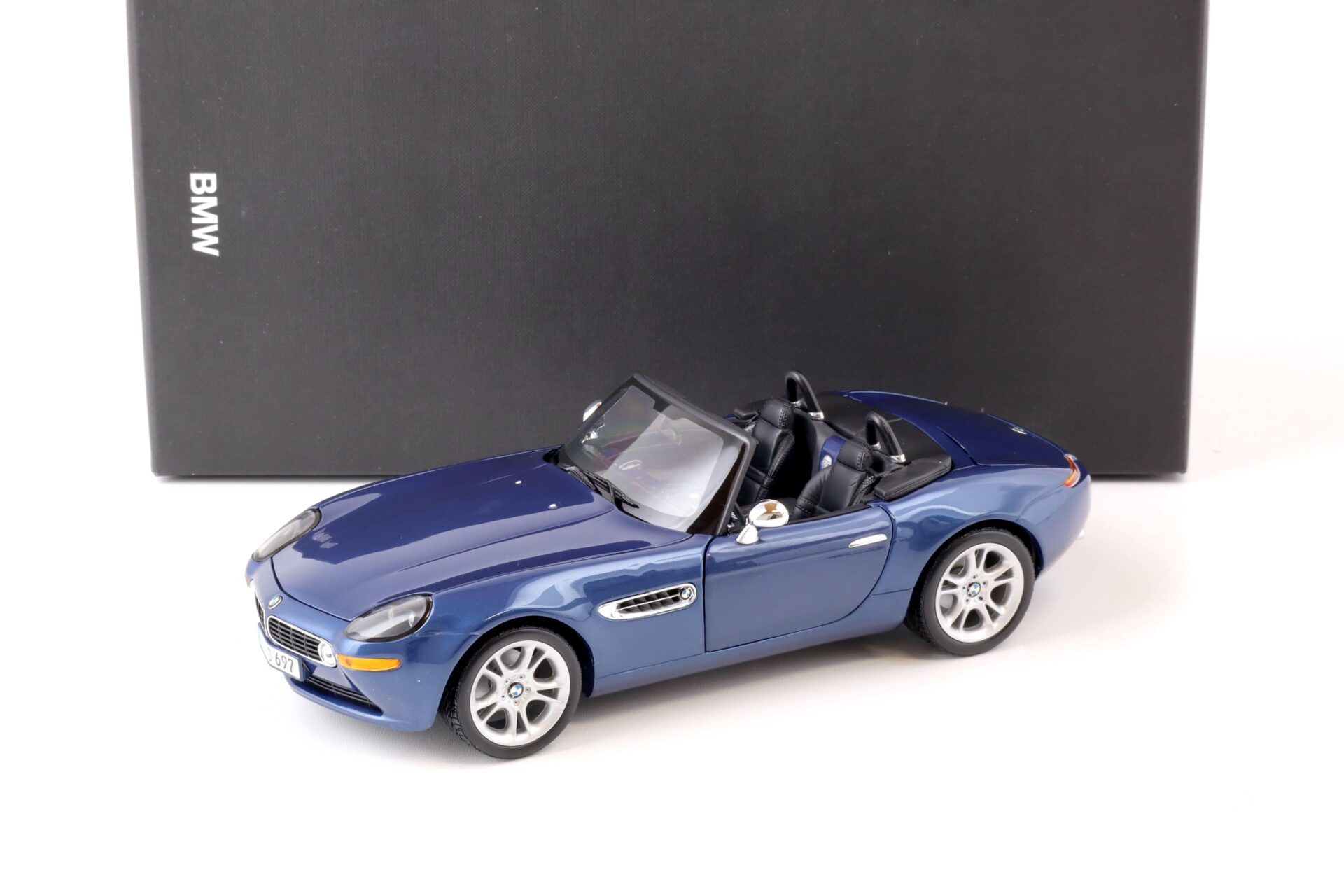 No520 ミニカー1/18 KYOSHO  Z8 Roadstar 1:18 Kyosho BMW Z8 Roadster blue with Top DEALER VERSION – Premium