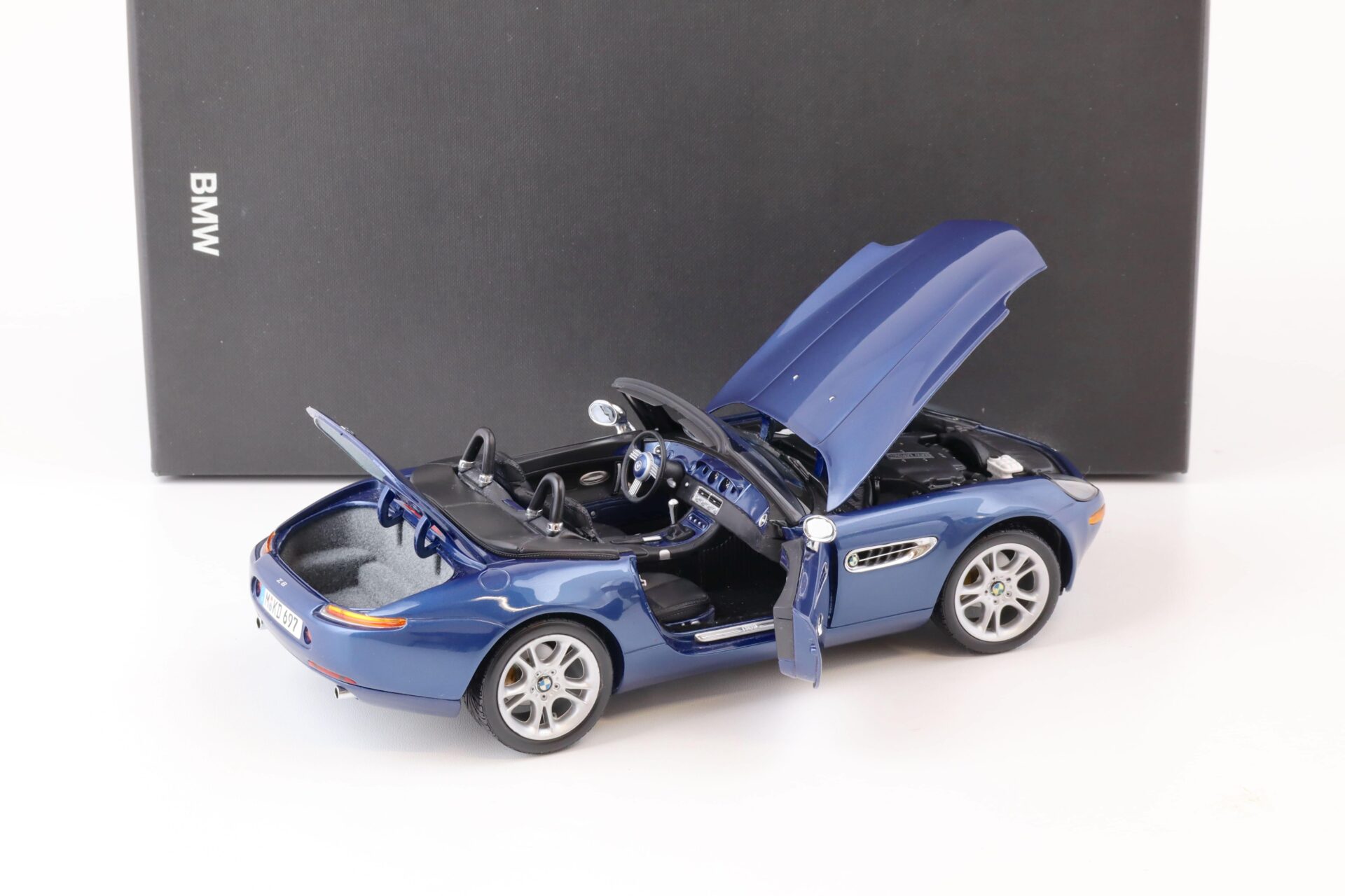 1:18 Kyosho BMW Z8 Roadster blue with Top DEALER VERSION – Premium