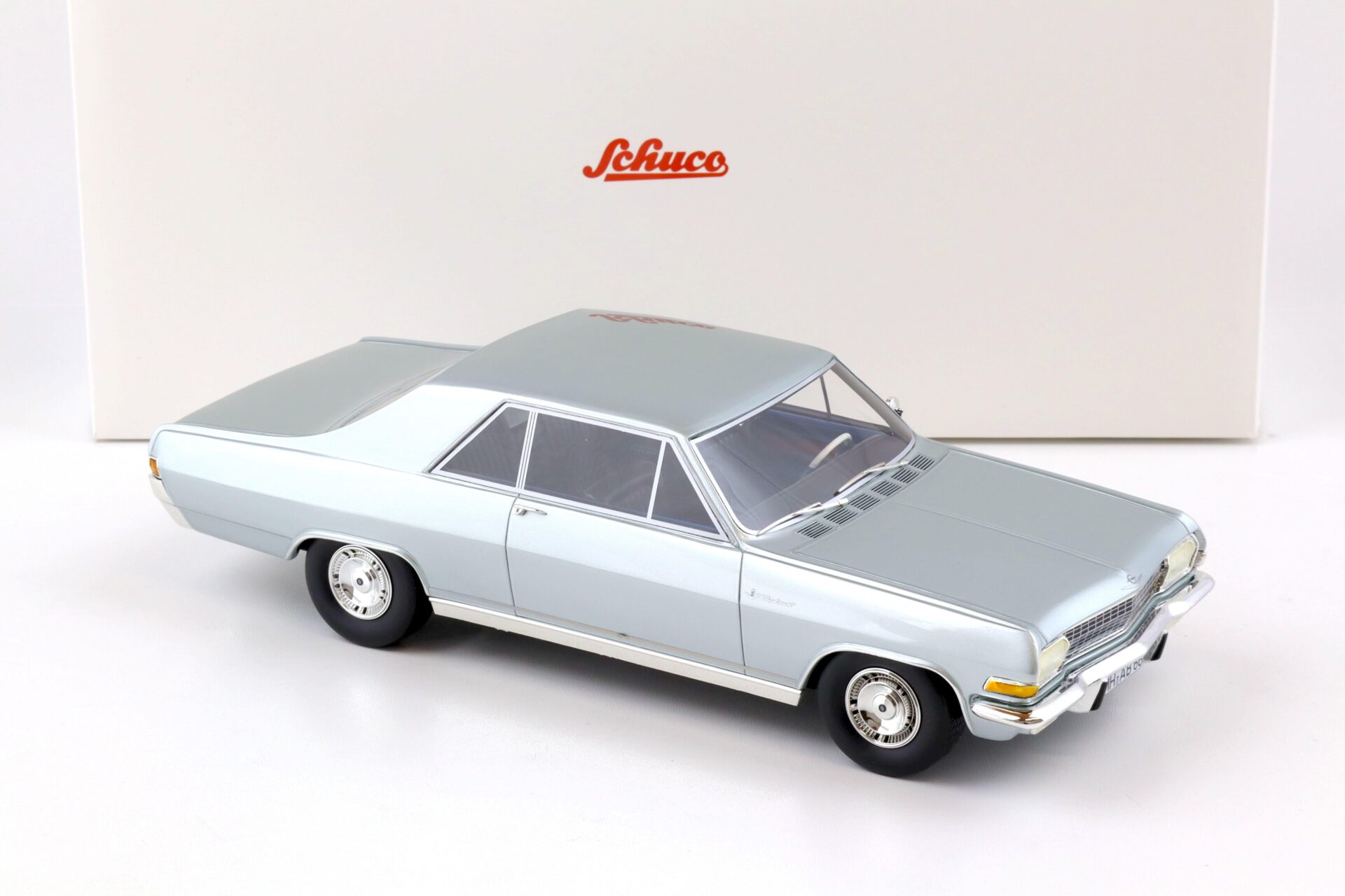 1:18 Schuco PRO.R18 Opel Diplomat A Coupe silver metallic